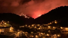 Incendio en Tremor de Arriba | Tremor de Arriba resiste a su noche más difícil por el incendio de Colinas, aunque la lluvia de la noche contiene su avance