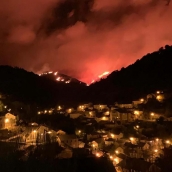 Incendio en Tremor de Arriba | Tremor de Arriba resiste a su noche más difícil por el incendio de Colinas, aunque la lluvia de la noche contiene su avance