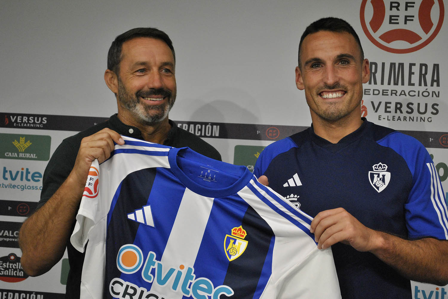 Fede San Eneterio durante su presentación con la SD Ponferradina (3) Fede San Eneterio durante su presentación con la SD Ponferradina (3)