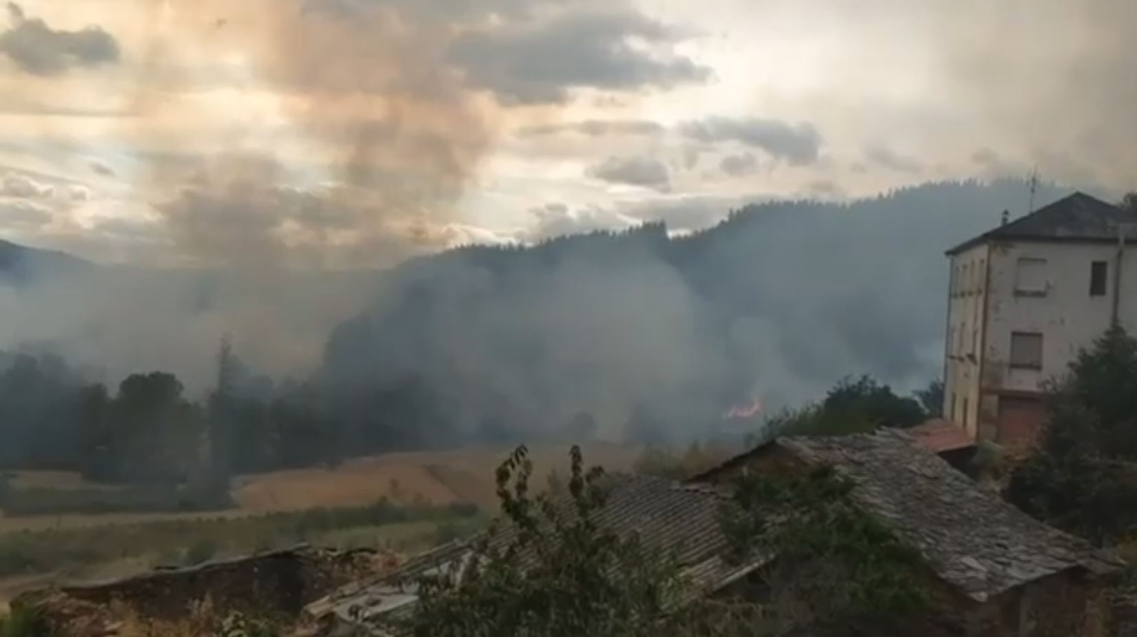 Incendio en Berlanga del Bierzo (2)