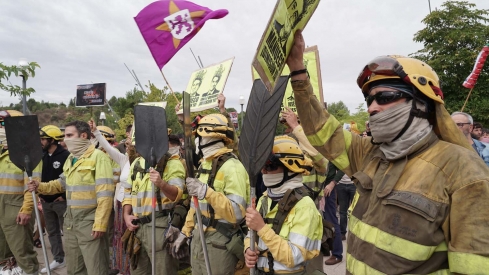 Eduardo Margareto ICAL. Una veintena de partidos políticos, sindicatos y organizaciones ciudadanas y vecinales convocan una concentración frente a las Cortes por el operativo de incendios (3)