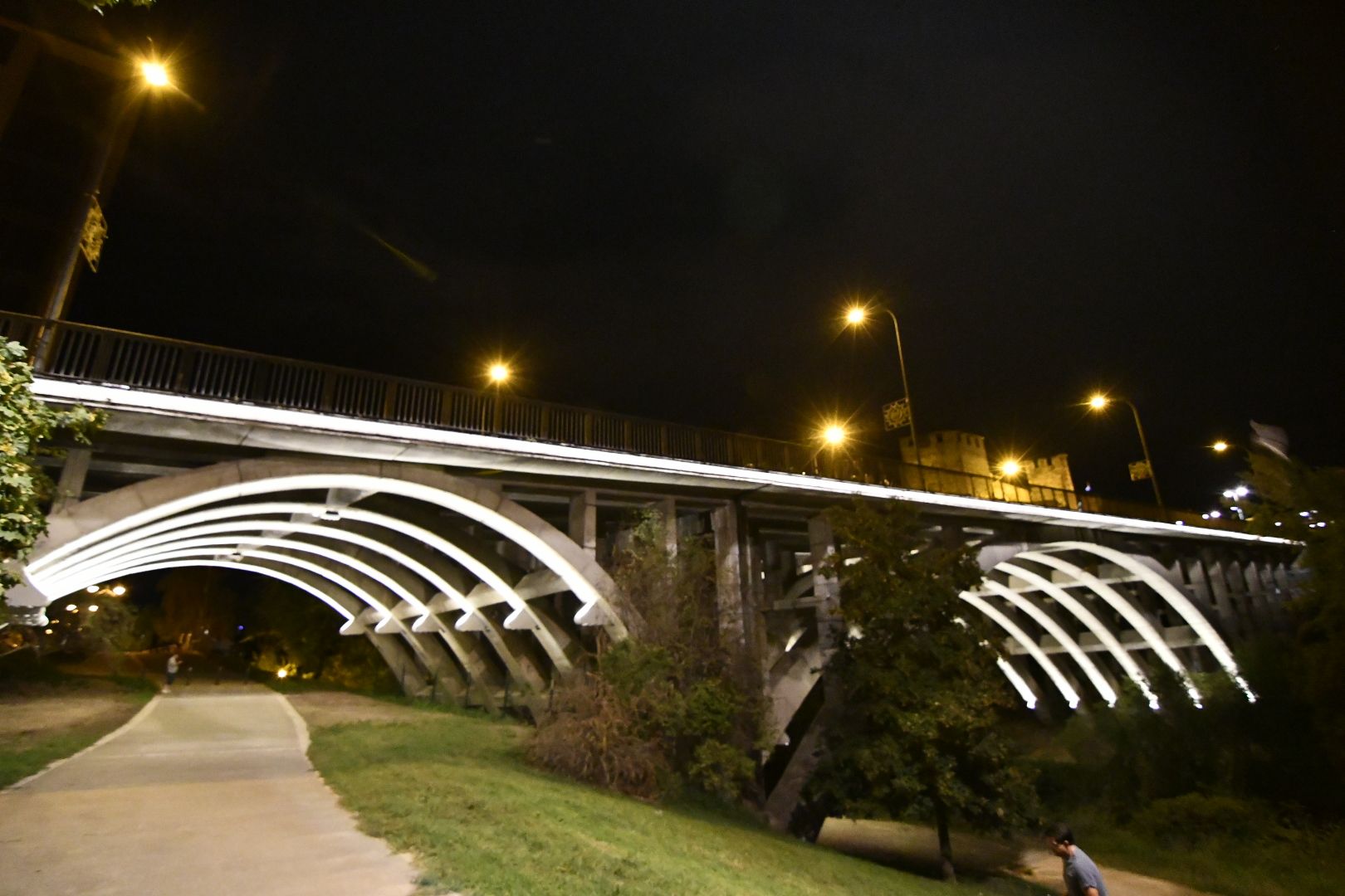 Iluminación bajo el Puente García Ojeda Iluminación bajo el Puente García Ojeda