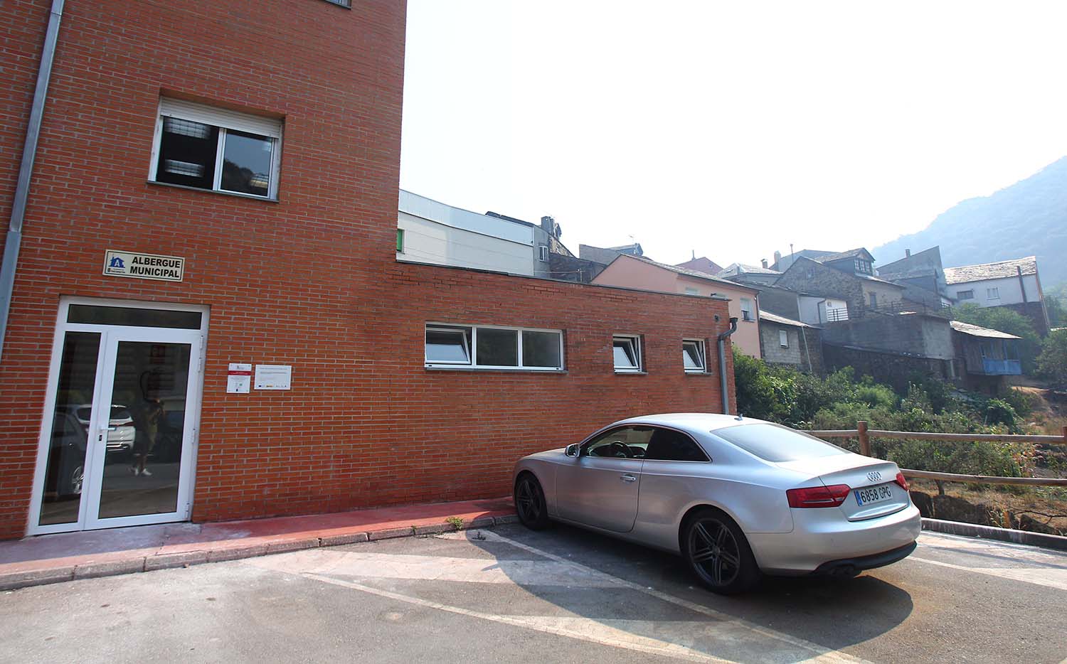 César HornijaICAL. Albergue municipal del Camino de Invierno en la localidad de Puente Domingo Florez (