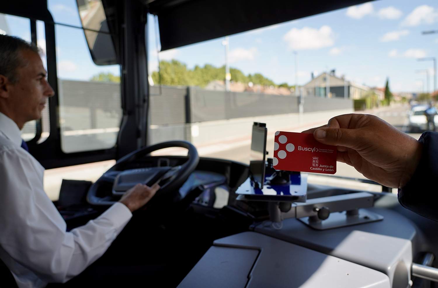 Leticia Pérez / ICAL . Uso del transporte gratuito para empadronados en Castilla y León con Buscyl