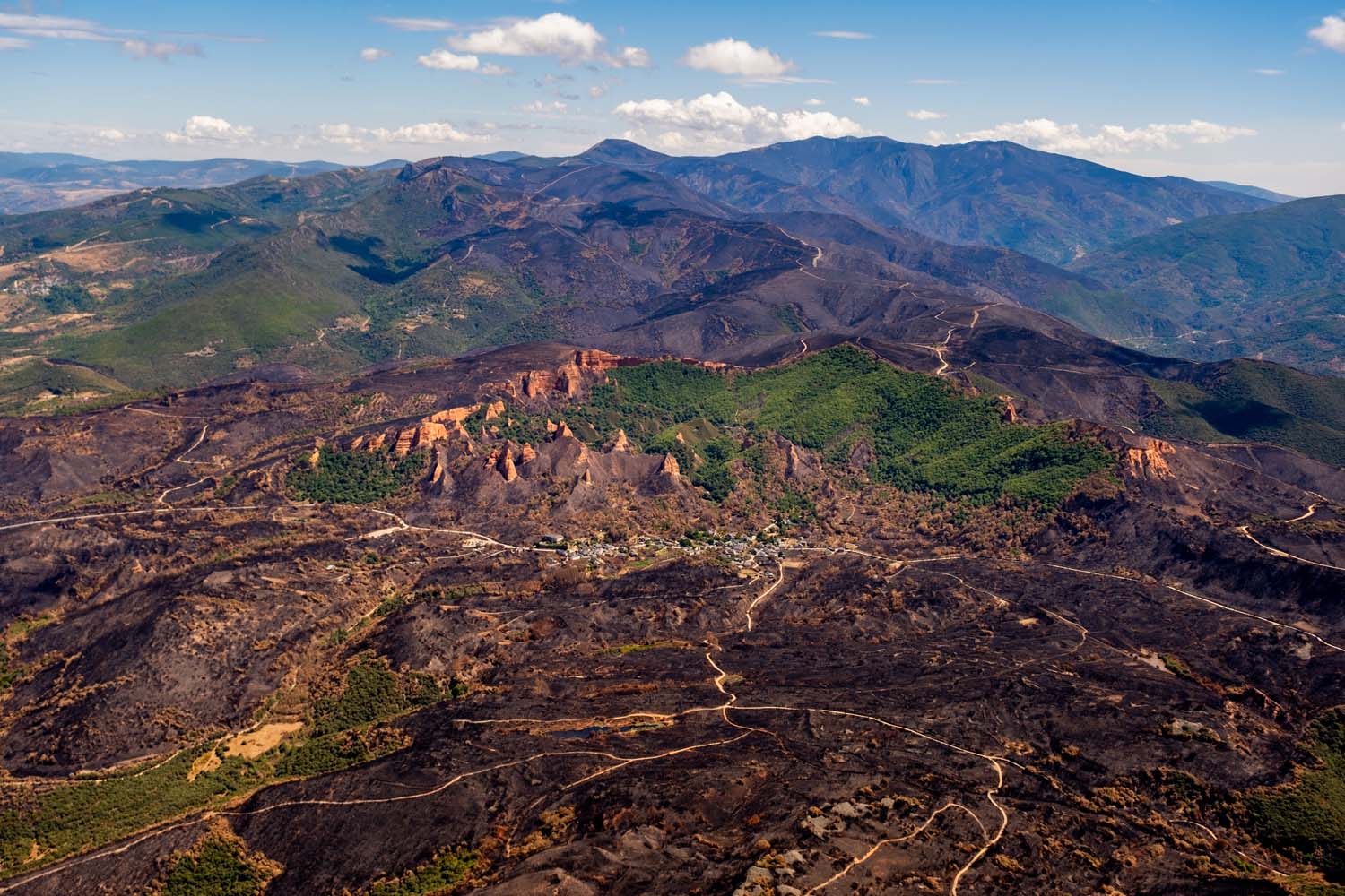 Fotos de Greenpeace desde el aire las Médulas quemadas 
