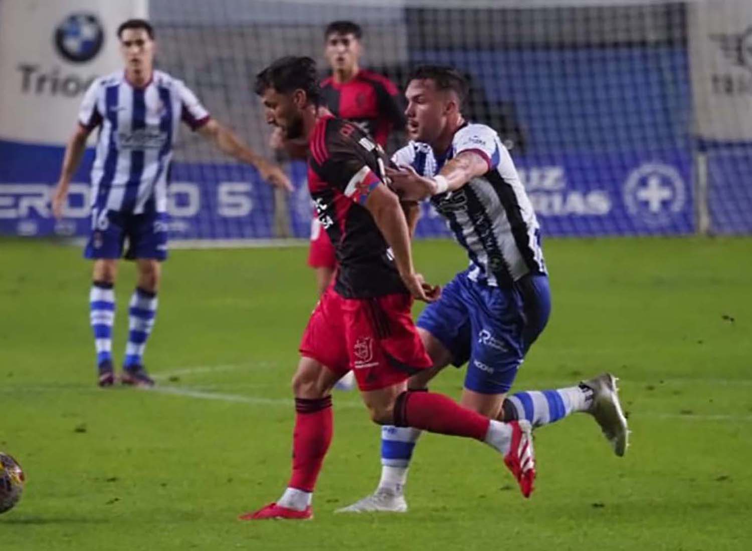 Avilés vs Ponferradina durante la primera jornada | LA PREVIA | La Ponferradina vuelve al Toralín con la ilusión de celebrar su fiesta ante el Pontevedra Avilés vs Ponferradina durante la primera jornada | LA PREVIA | La Ponferradina vuelve al Toralín con la ilusión de celebrar su fiesta ante el Pontevedra