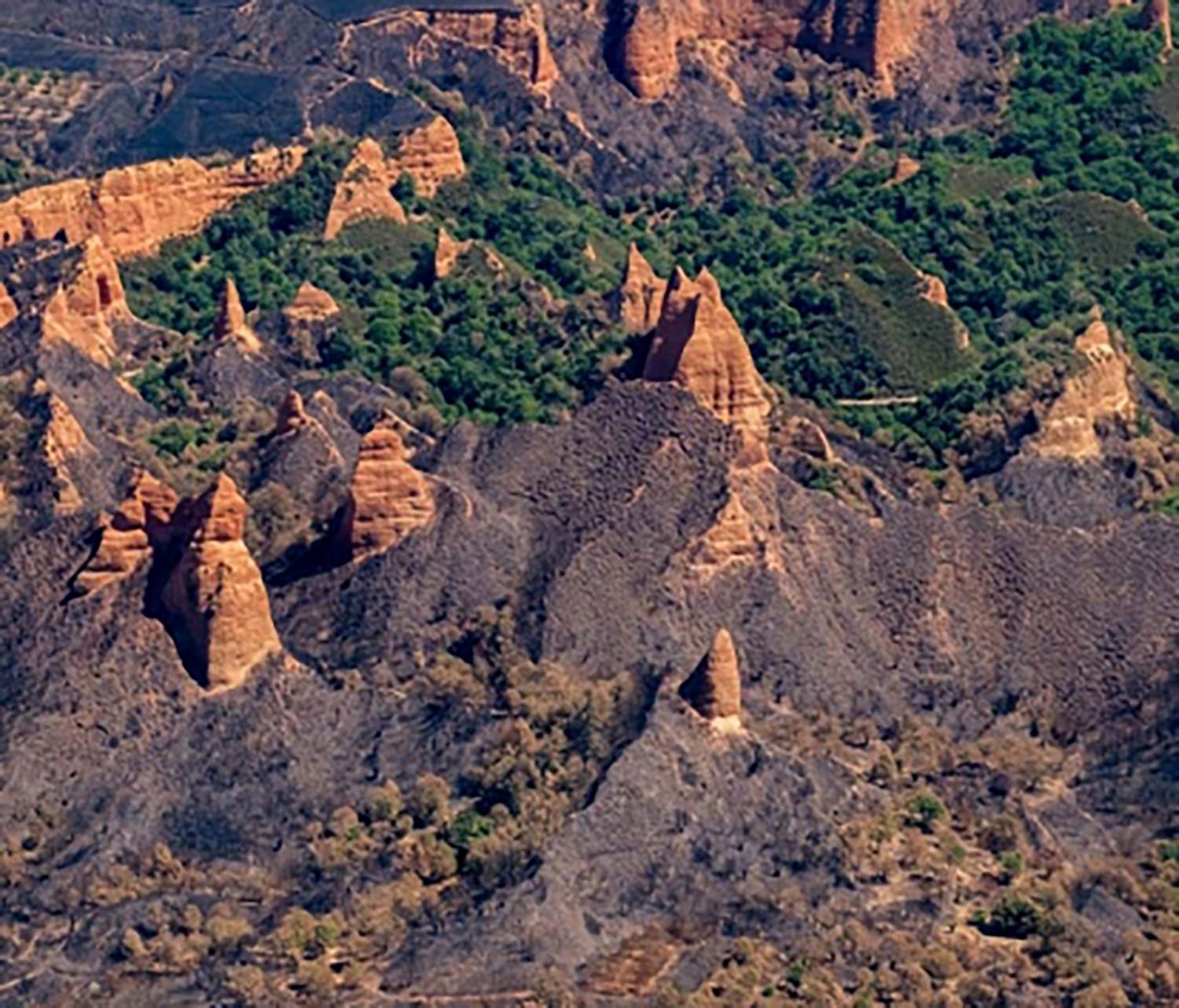 Las Médulas tras el incendio de Yeres Las Médulas tras el incendio de Yeres