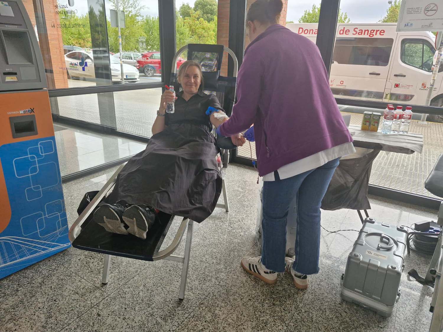 Donantes de sangre en el Hospital del Bierzo | La maratón en el Hospital El Bierzo para aumentar las reservas de sangre finaliza con 14 donaciones nuevas