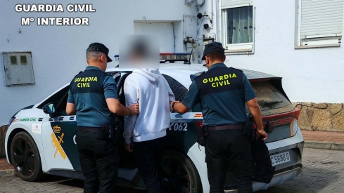 Detenido presunto autor de grafitis de Ponferrada. Detenido un joven en Camponaraya relacionado con la oleada de grafitis en edificios públicos y privados