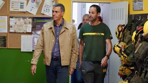 Campillo / ICAL . El presidente del Gobierno, Pedro Sánchez, visita la base de la Brigada de Refuerzo en Incendios Forestales, Brif, de Tabuyo del Monte (León)