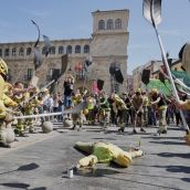 Las calles de León 'rugen' por los derechos de los bomberos forestales | Campillo / ICAL Las calles de León 'rugen' por los derechos de los bomberos forestales | Campillo / ICAL