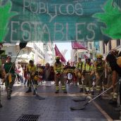 Las calles de León 'rugen' por los derechos de los bomberos forestales | Campillo / ICAL
