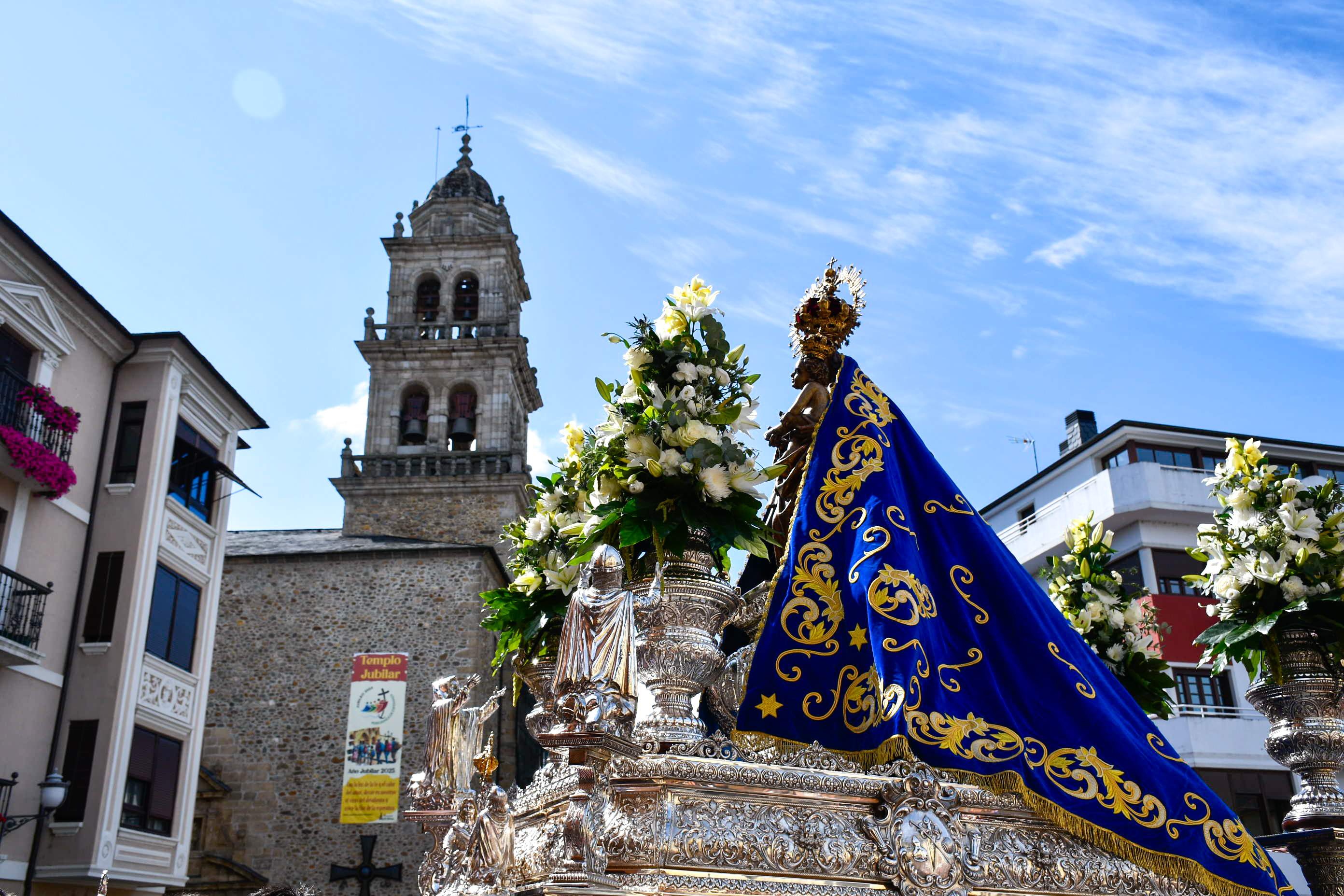 El Día del Bierzo en imágenes Ofrenda a la Virgen de la Encina El Día del Bierzo en imágenes Ofrenda a la Virgen de la Encina