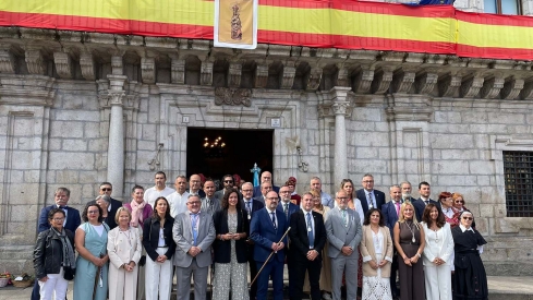 Las pedanías de Ponferrada ofrendan a la Encina pidiendo más apoyo al medio rural y medios de prevención "reales" frente a los incendios