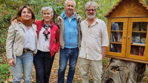 Lorenzo Milá junto a miembros de la Asociación Bierzo Vivo. ICAL 