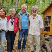 Lorenzo Milá junto a miembros de la Asociación Bierzo Vivo. ICAL 