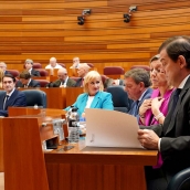 Mañueco respalda a Quiñones en el Pleno de la Junta de Castilla y León. Miriam Chacón / ICAL. Mañueco respalda a Quiñones en el Pleno de la Junta de Castilla y León. Miriam Chacón / ICAL.