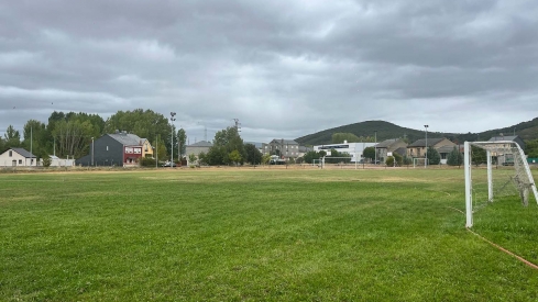 Imágenes de uno de los campos de Columbrianos | El inicio de temporada de más 200 niños queda asegurado tras recuperar el verdor los campos de Santa Ana y Columbrianos