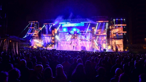 Actuación de la orquesta Panorama en las Fiestas de la Encina 2025 | Foto: Dani Merino, InfoBierzo Actuación de la orquesta Panorama en las Fiestas de la Encina 2025 | Foto: Dani Merino, InfoBierzo