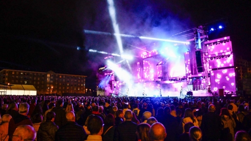 Actuación de la orquesta Panorama en las Fiestas de la Encina (30)