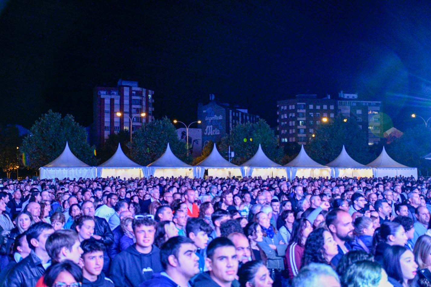 Actuación de la orquesta Panorama en las Fiestas de la Encina (37)