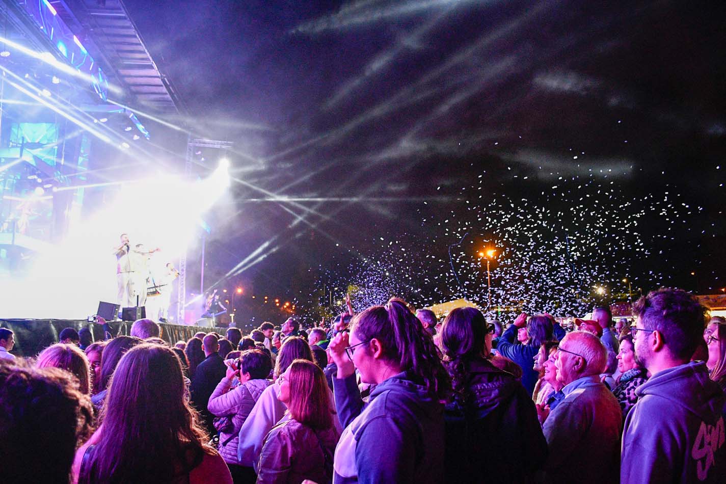 Actuación de la orquesta Panorama en las Fiestas de la Encina (46)