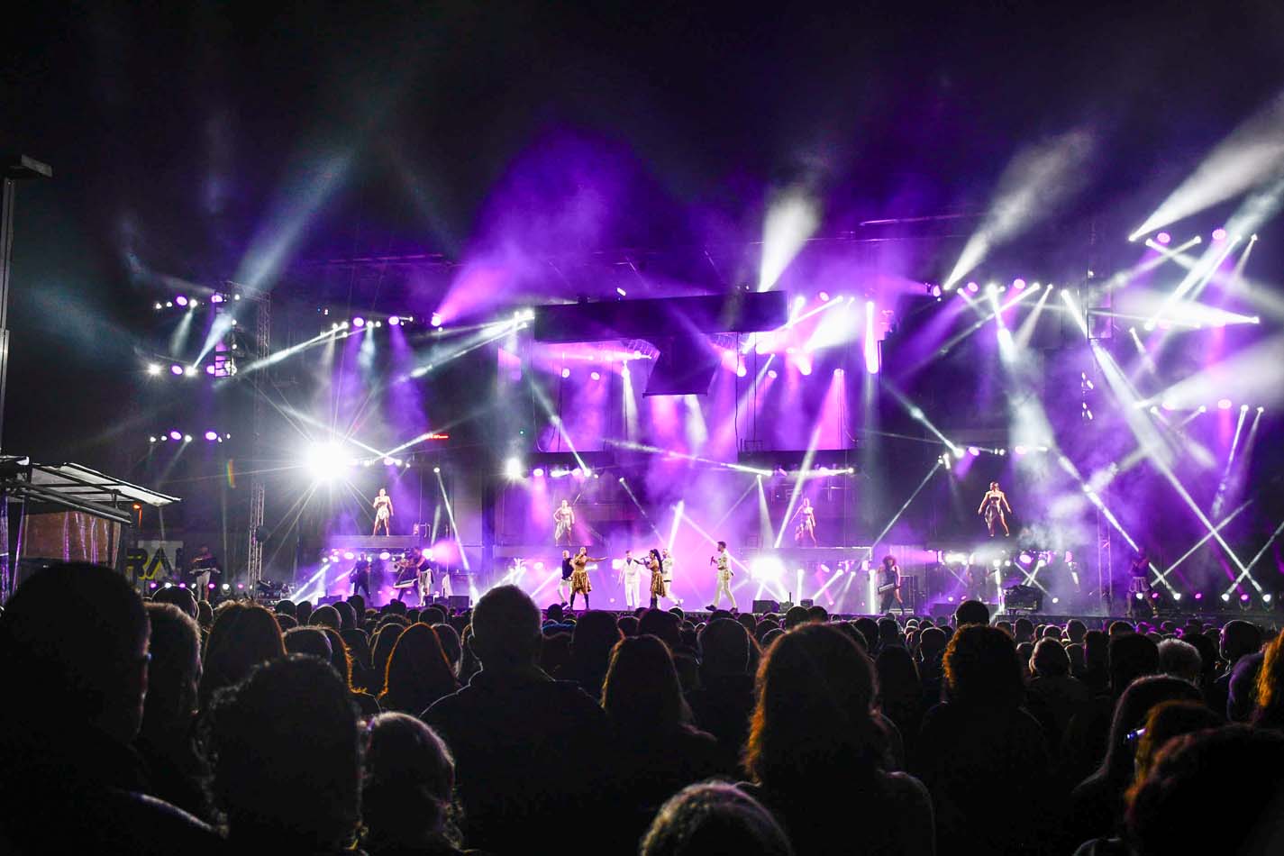 Actuación de la orquesta Panorama en las Fiestas de la Encina (58)