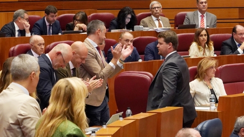El procurador de Vox Miguel Suárez Arca tras su intervención en el Pleno de las Cortes | Foto: Miriam Chacón, ICAL 