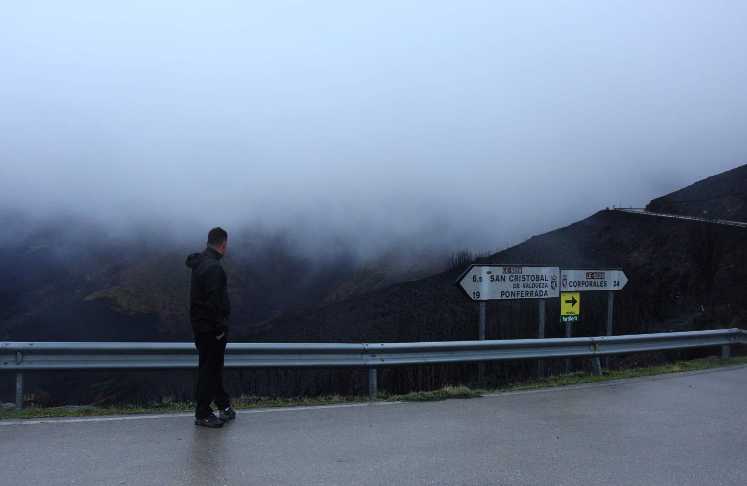 Pintadas contra Israel en el Morredero por la Vuelta Ciclista (4)