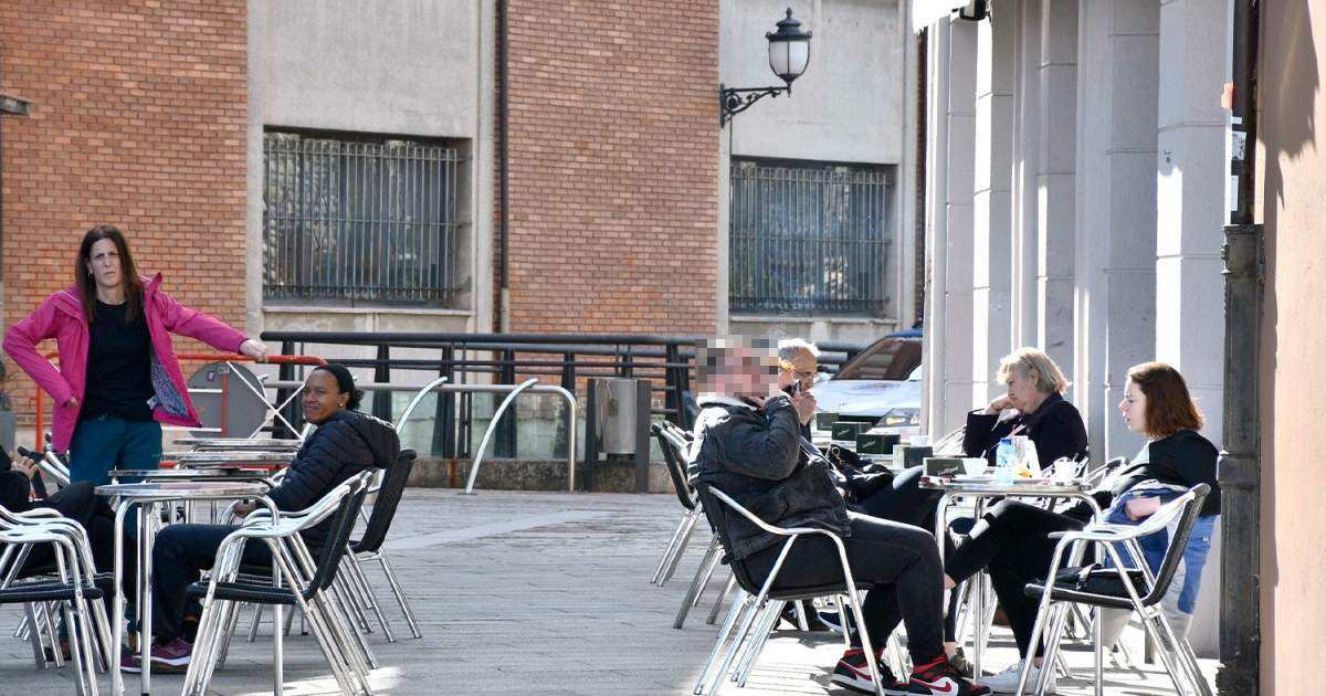 El Gobierno aprueba el anteproyecto que prohíbe fumar en las terrazas y en  otros espacios compartidos: conoce los cambios en la ley antitabaco