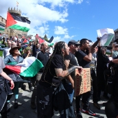 Manifestantes se concentran frente al Castillo de los Templarios contra el genocidio en Gaza durante La Vuelta Manifestantes se concentran frente al Castillo de los Templarios contra el genocidio en Gaza durante La Vuelta