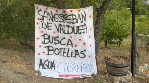 San Esteban de Valdueza busca botellas Cabreiroá para decorar una Navidad sostenible