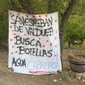 San Esteban de Valdueza busca botellas Cabreiroá para decorar una Navidad sostenible San Esteban de Valdueza busca botellas Cabreiroá para decorar una Navidad sostenible