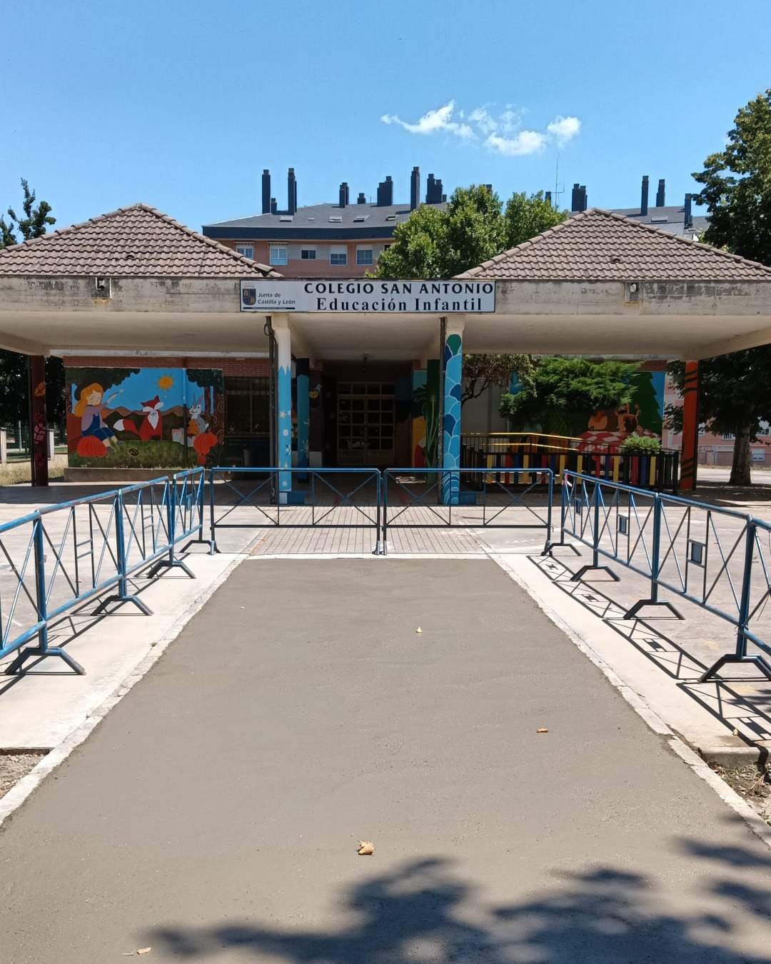 Obras acceso recinto educación Infantil Colegio San Antonio