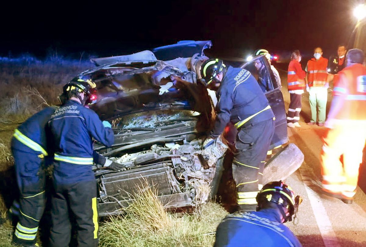 Accidente de tráfico en la carretera VP-3014, en Piñel de Arriba (Valladolid), en el que falleció una persona