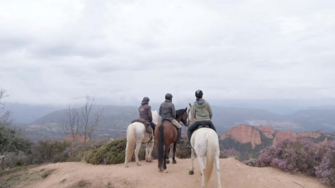 Paradores regala experiencias de ecoturismo en El Bierzo para reactivar las zonas castigadas por los incendios. Paradores 