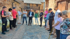 Visita del alcalde de Ponferrada a Espinoso de Compludo tras los incendios 