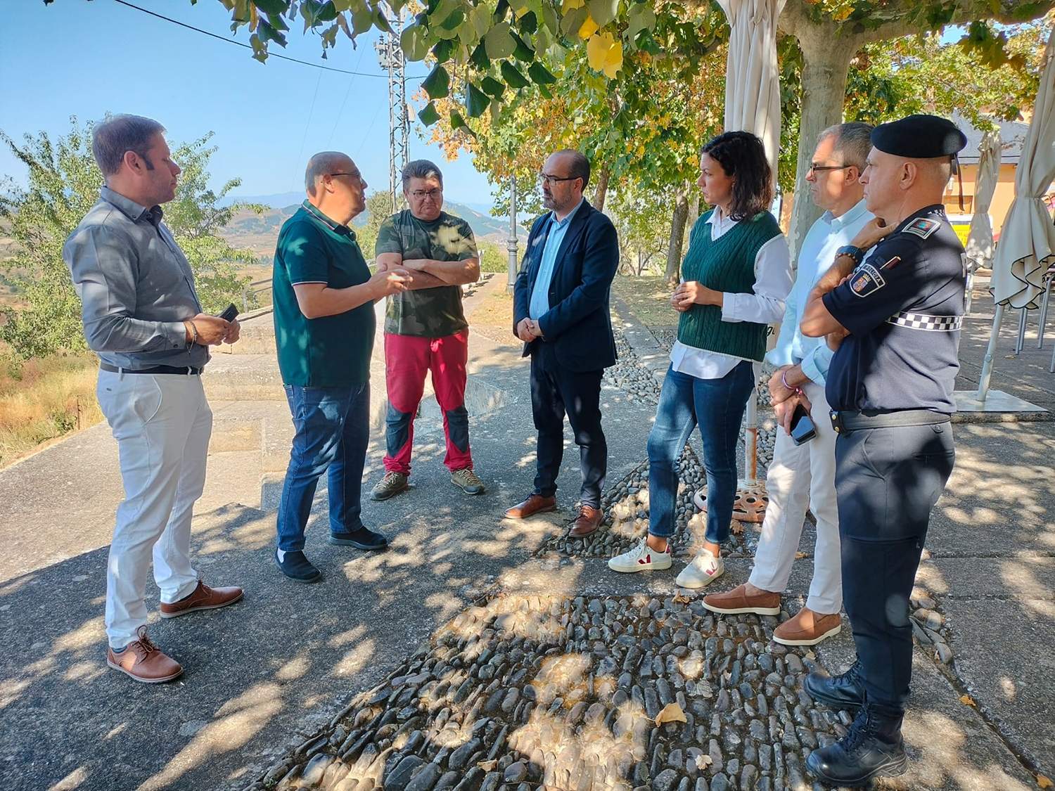 Visita del alcalde de Ponferrada a Lombillo tras los incendios (