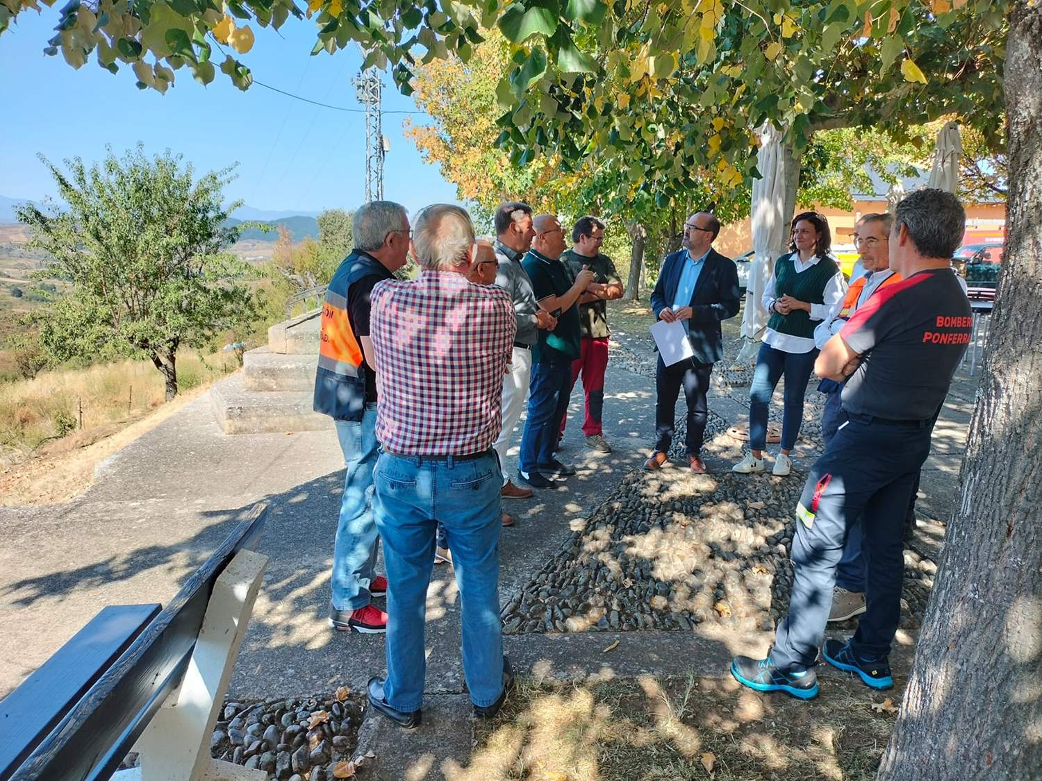 Visita del alcalde de Ponferrada a Lombillo tras los incendios