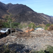 César Hornija / ICAL . Trabajos de derribo y desescombro de las casas afectadas por el incendio en la localidad de Lusio (León)