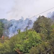 Medios áereos y terrestres sofocan un incendio en Portela de Aguiar (Sobrado) Medios áereos y terrestres sofocan un incendio en Portela de Aguiar (Sobrado)