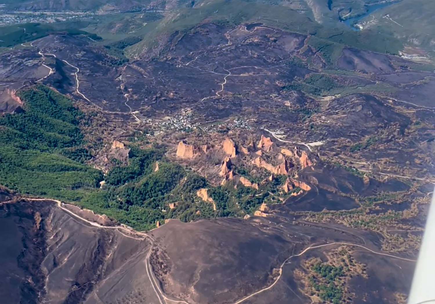 Vuelo sobre Las Médulas tras el incendio de Yeres
