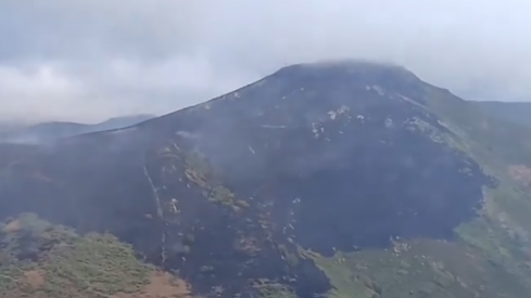 La humedad y el frío ayudan a descender a nivel 1 el incendio de Villamanín y permite el realojo de los vecinos de Tonín de Arbás 