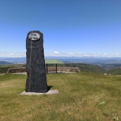 Los vecinos de Espinoso de Compludo condenan "la falta de consenso" en la propuesta de renombrar las antiguas escuelas