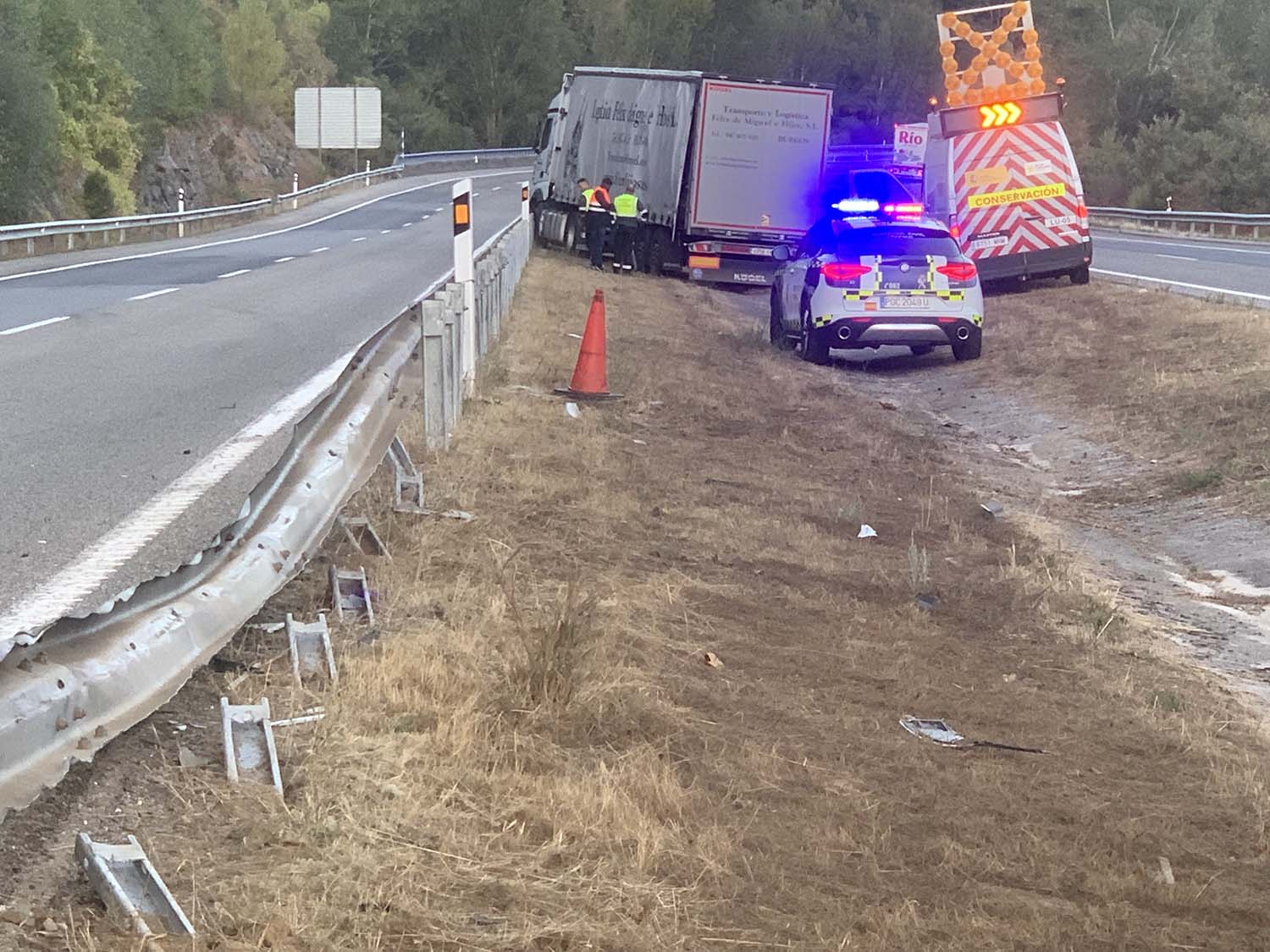 Salida del camión en la A 6 a la altura de Vega de Valcarce. Cedidas a InfoBierzo 
