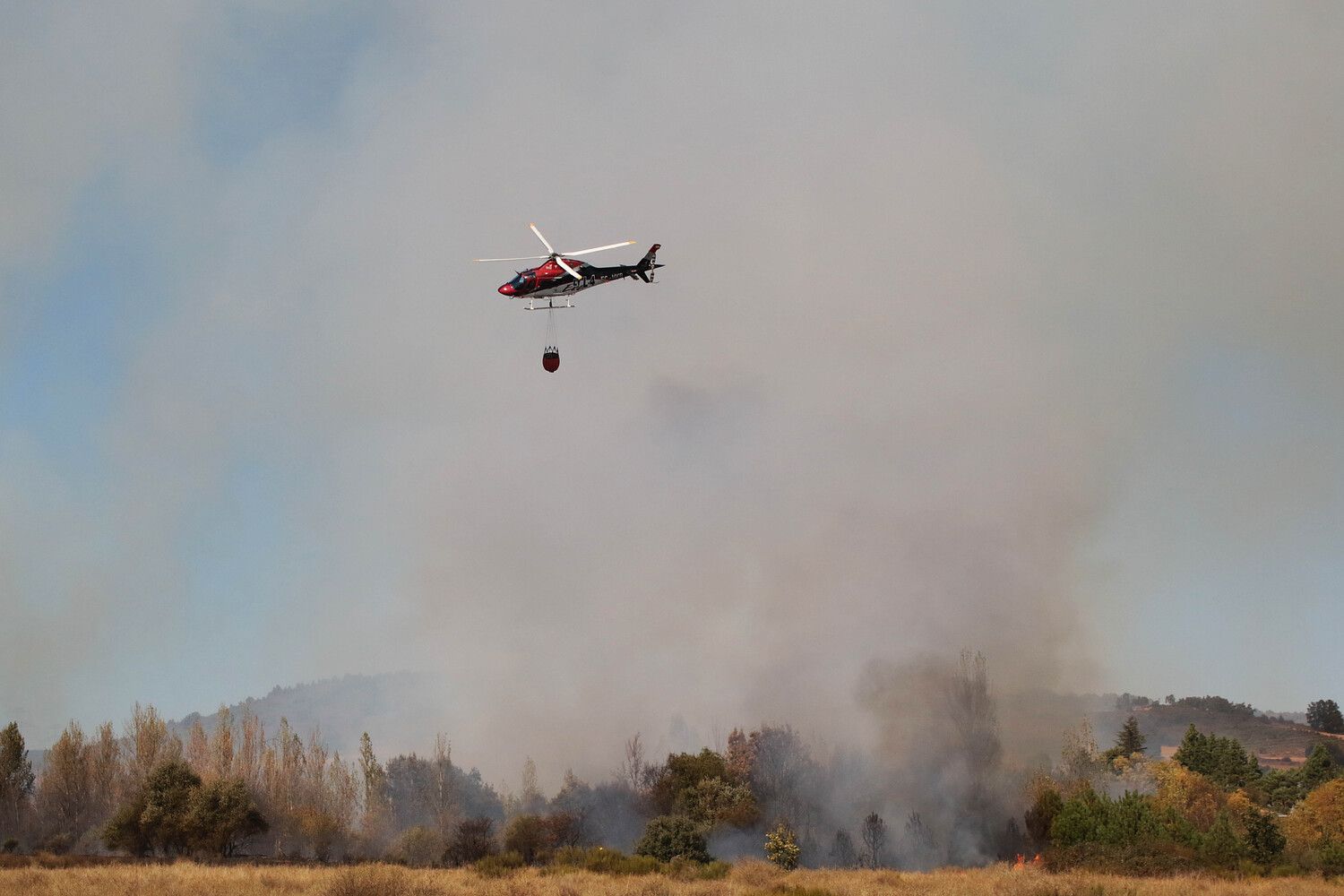 Archivo. Incendio en Villasinta de Torío (León) | Peio García / ICAL