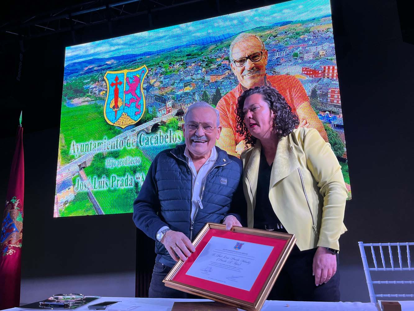 Nombramiento de Prada a Tope como hijo predilecto de Cacabelos (1)