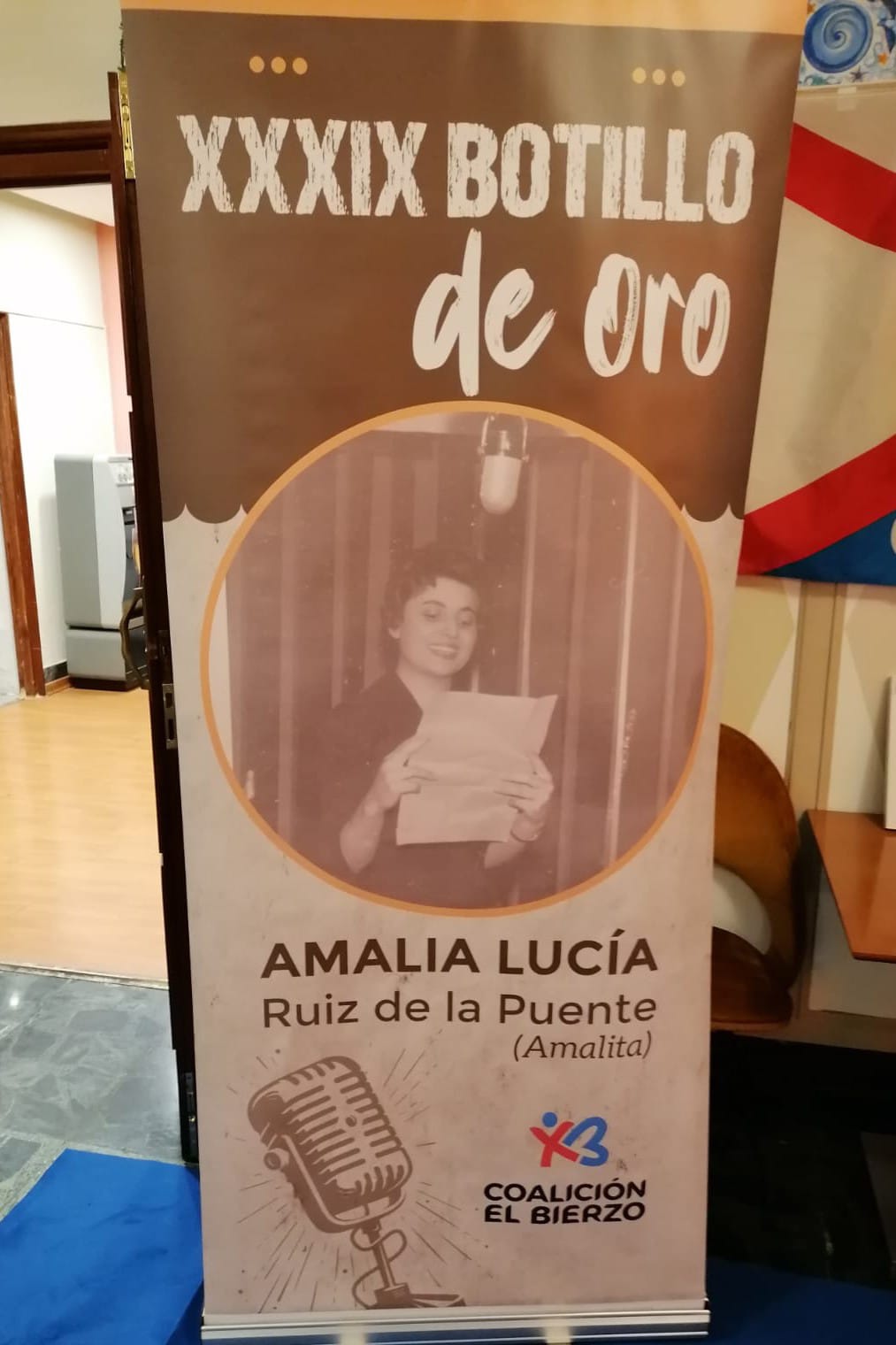 Amalita recibe el Botillo de Oro (3)