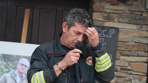 ICAL . La Asociación de Vecinos El Nogalón celebra un acto de homenaje al bombero forestal Nacho Rumbao, fallecido en acto de servicio en Espinoso de Compludo (8)