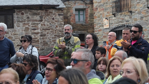 ICAL . La Asociación de Vecinos El Nogalón celebra un acto de homenaje al bombero forestal Nacho Rumbao, fallecido en acto de servicio en Espinoso de Compludo (11)